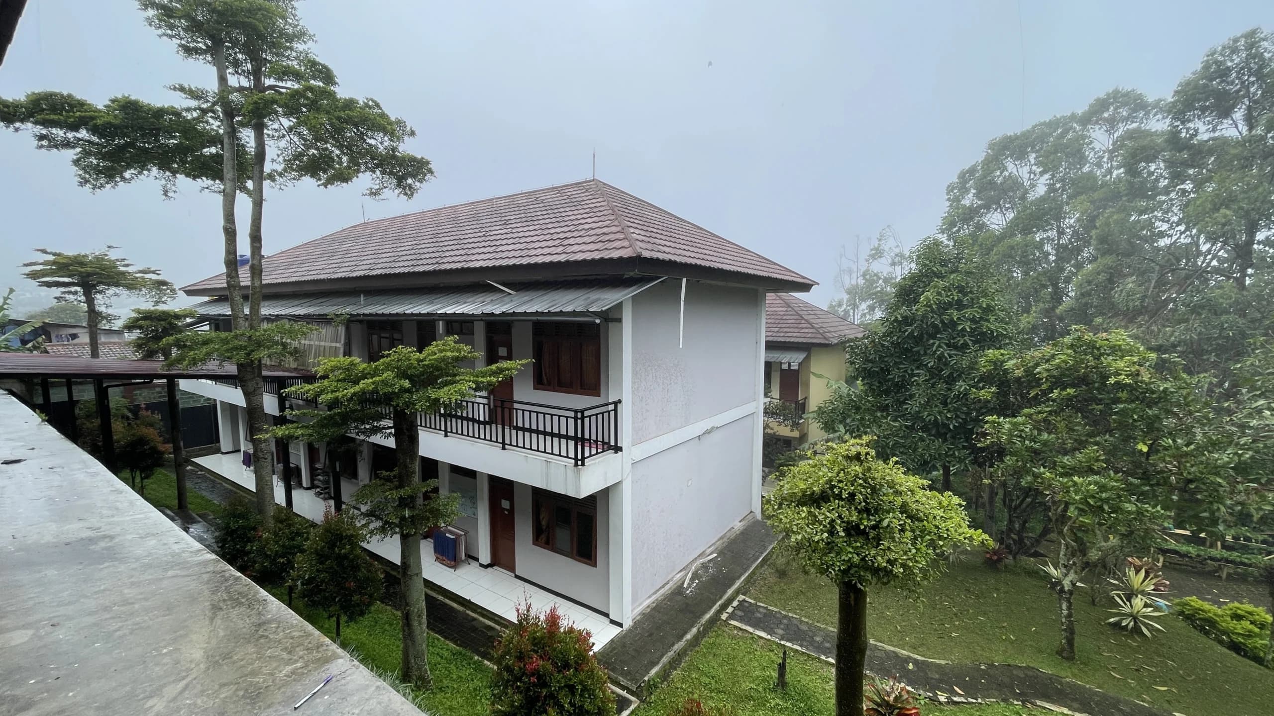 Gedung Asrama 'Homey' Terpisah