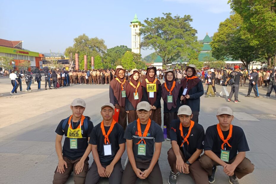 Santri SMA Al-Aziz Islamic Boarding School Ikuti Lomba Lintas Alam ke-29 se-Jawa Bali.