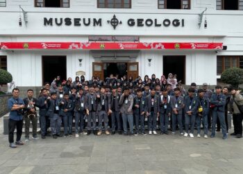 WhatsApp Image 2024-11-16 at 20.43.00_f1034f7d » Al-Aziz Islamic Boarding School Museum Geologi - Wisata sejarah dalam agenda field trip SMA Al-Aziz Islamic Boarding School 2024.