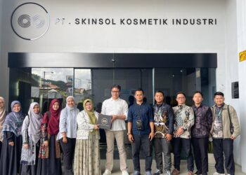 WhatsApp Image 2025-04-29 at 14.49.25_da0b845a » Al-Aziz Islamic Boarding School Field Trip SMA Al-Aziz Islamic Boarding School: Belajar Bisnis ke PT. Skinsol Kosmetik Indonesia.